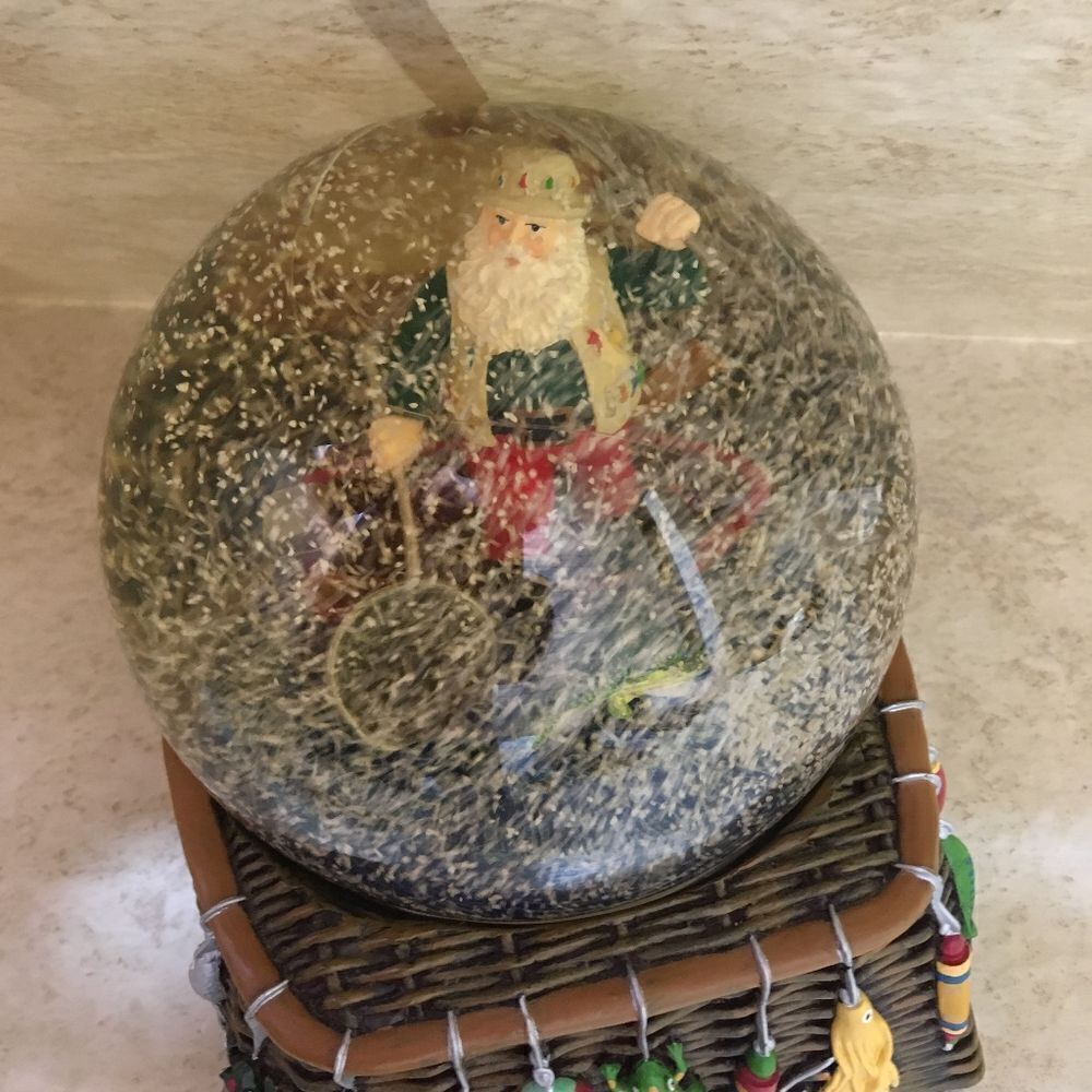 MR CHRISTMAS NORTH LODGE FISHING THEME SNOW GLOBE - Picture 3 of 12